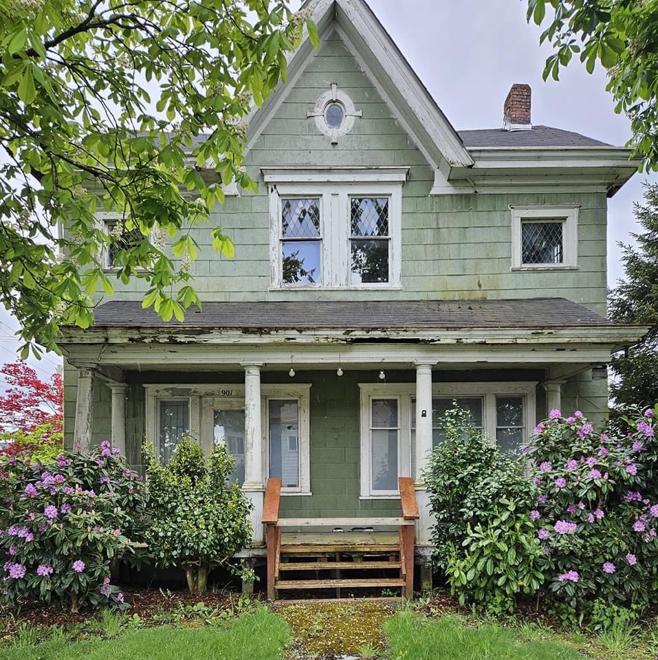 Did my first dive into Aberdeen today, with many good conversations at doors. Many concerns over homeless and drug use. This house caught my eye, a stately Craftsman with former glory showing behind a rotting porch. What Aberdeen has been and what many good people are working…