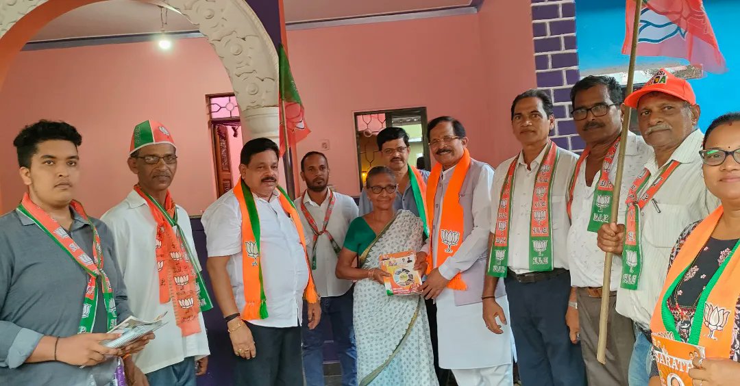 DayanandSopte's tweet photo. Started the door to door campaign along with  BJP LS Candidate Shri @shripadyessonaik  ji,Parse Sarpanch Shri Ajay Kalangutkar, Dy Sarpanch Smt. Reshma Kambli, Parsem Panch Members,Booth President, Shakti Kendra Pramukh,  panna pramukh and our pramukh karyakartas of Parse village https://t.co/ty9czfzDxo
