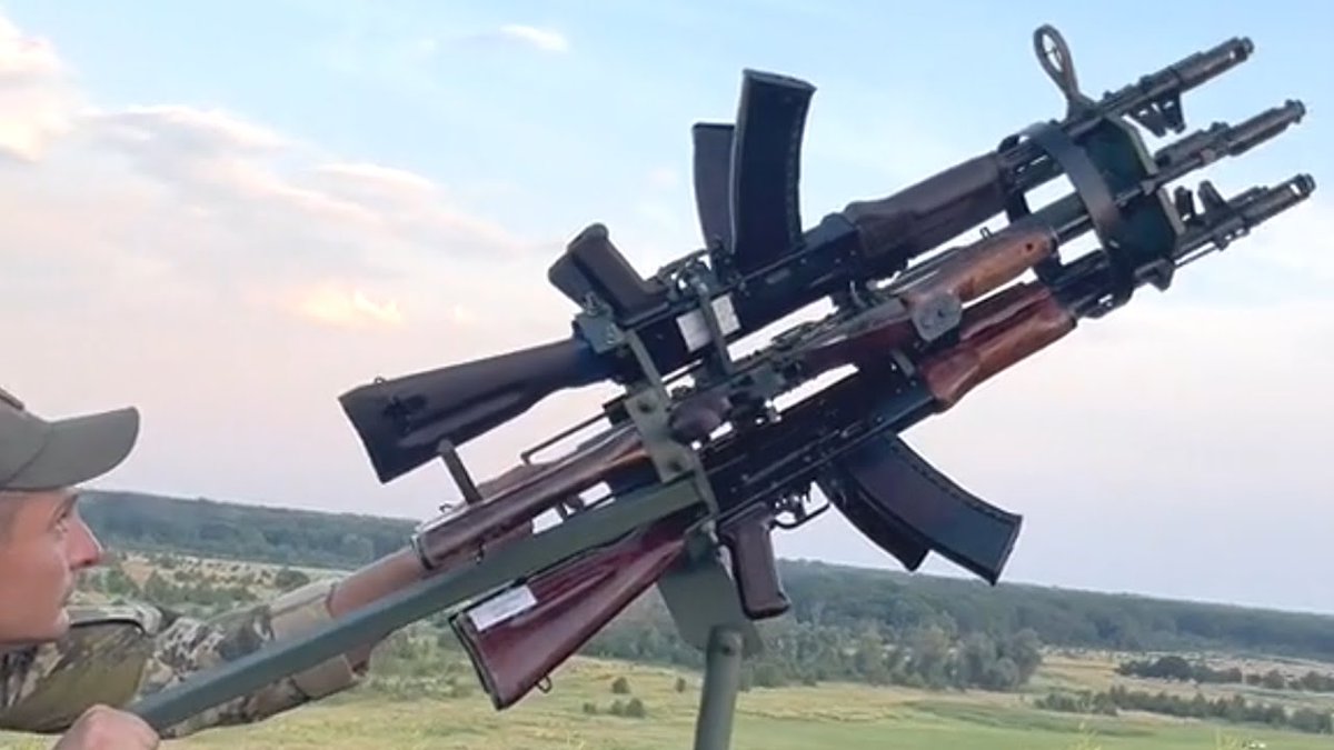 AnnQuann's tweet photo. "So...What the hell is that, comrade Nguyen?"

"It's for the drones, sir! All the rage nowadays! The Russian, Ukrainian and Indian all have one!"

#WelcomeToTheClub #ImproviseMount #MoreBarrelMoreBullet https://t.co/o9N314tWra