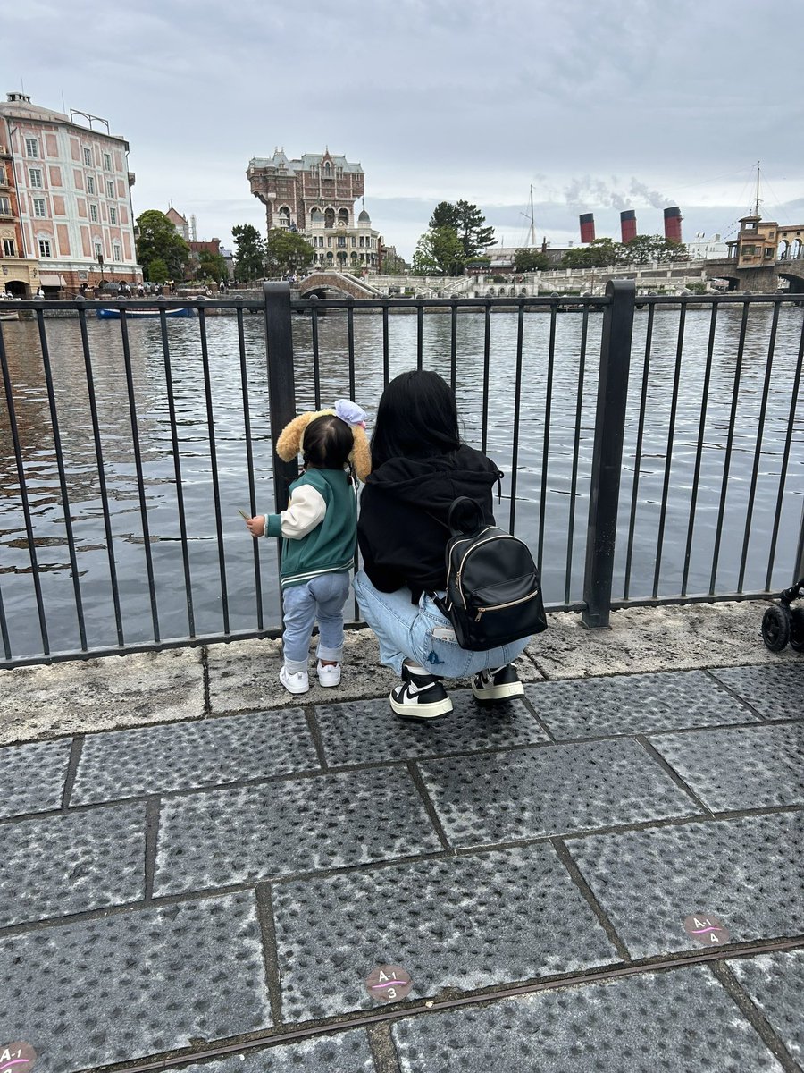 hpj637's tweet photo. 水が好きな娘ちゃんDisneySea
大喜びだった🤭
2歳の誕生日もDisneyに
行けてよかった(*^_^*)♡ https://t.co/c9GPWepglY