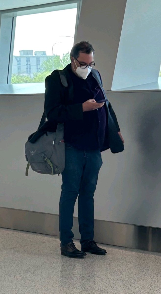 Why is @Nenshi in New Jersey, and why is he STILL wearing a mask? Does he care so little about the NDP leadership race that he is just phoning it in?