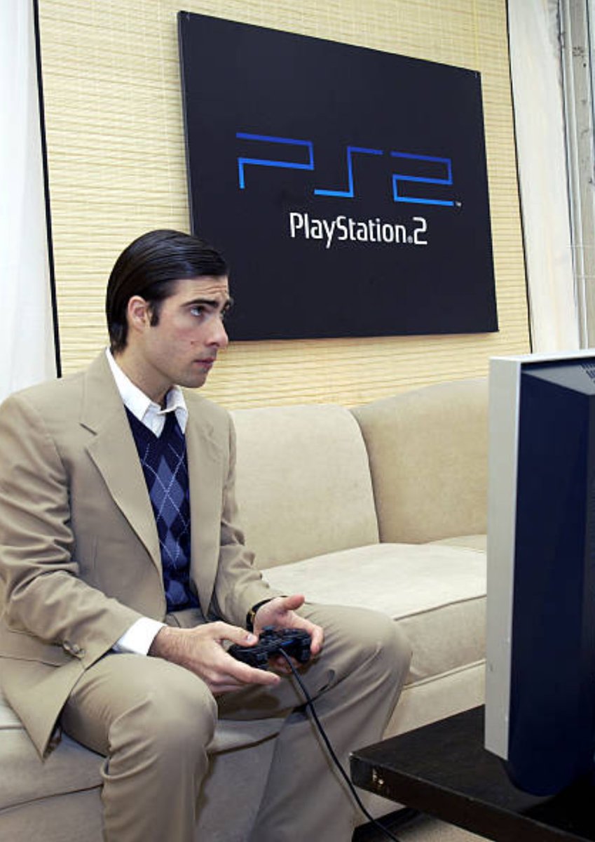 ObsoleteSony's tweet photo. Depressed, well-dressed, and PS2 obsessed. https://t.co/fJWhC3a6I2