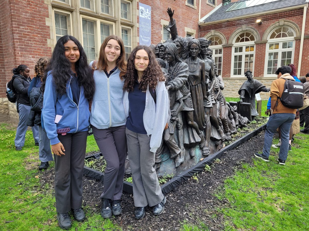 A Catholic Call to Serve with @MPSJ_TCDSB Peer Ministers! Students participated in a mass at the Loretto College Chapel, a social justice walk reflecting on sculptures by Canadian sculptor Timothy Shmalz and they made sandwiches to deliver to people in need @Markus4Ward2 @TCDSB
