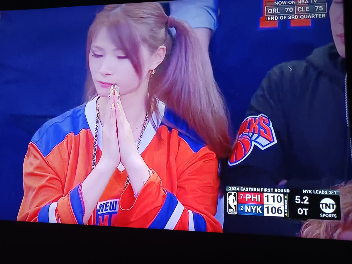 Oof, the #Knicks were so close to winning the series on the #Sixers in an overtime thriller. They get them in the next game. Meanwhile, a cameraman spotted a Knicks #Korean Girl Fan who was not pleased with that result. Cheer Up baby, you'll be happy. #NBAPlayoffs