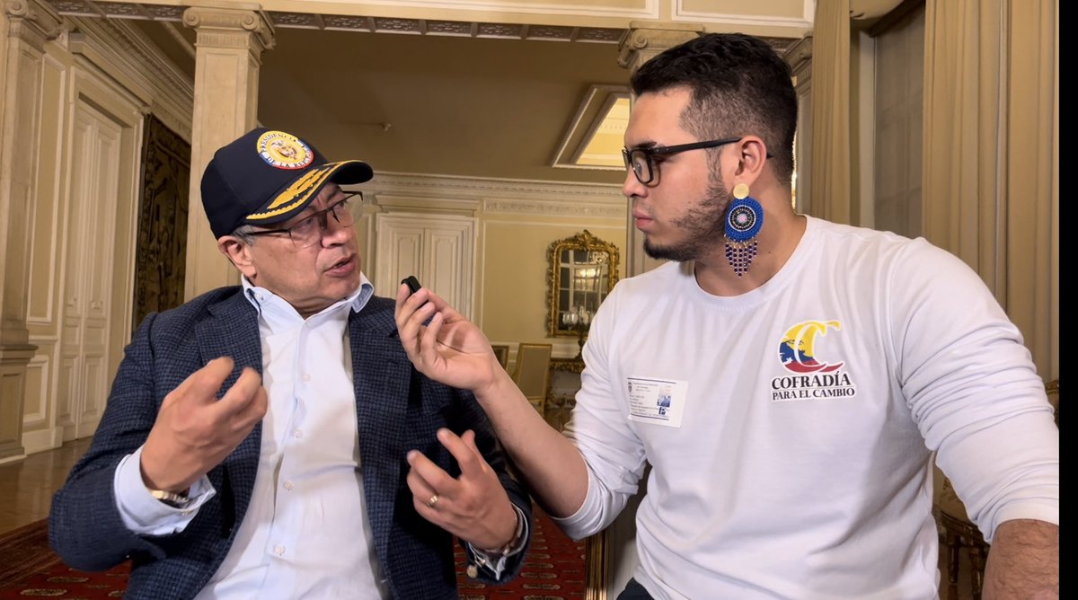 Entrevistando a Gustavo Petro en la Casa de Nariño.

Hay que seguir trabajando en la democratización de la comunicación en Colombia. 

#LeMarchoAlCambio