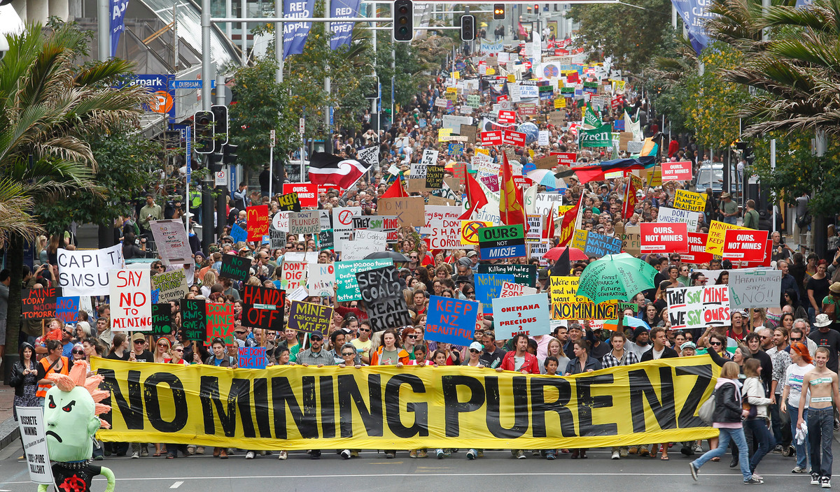 On this day in 2010, we marched up Queen Street in a 40,000-strong protest against the John Key Government's threat to open up Schedule 4 conservation land for mining...

#WarOnNature #nzpol