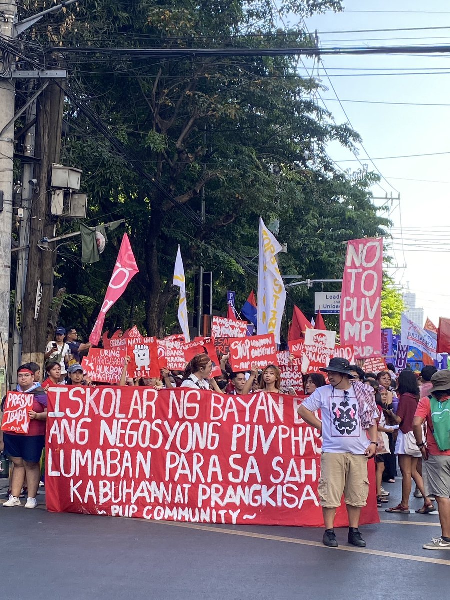Sa laban ng tsuper, kasama ang komyuter!

#NoToJeepneyPhaseout 
#NoToPUVPhaseout 
#LaborDay2024