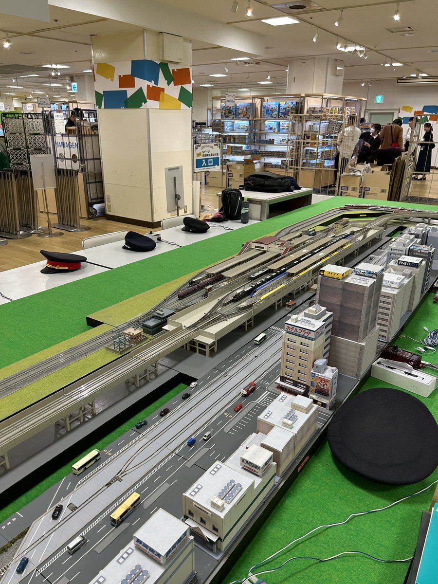 4月27日の能勢電鉄レールウェイフェスティバルに引き続き5月1日から6日まで三宮鉄道フェスティバルが神戸阪急百貨店で開催中です。今回はNゲージレイアウトで体験運転をします。