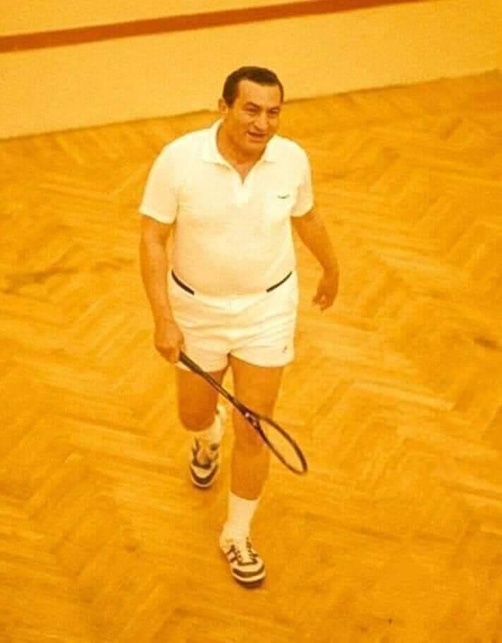 Malak082462591's tweet image. كان ظابط الفجر والمغرب والدولار على 5 ونص