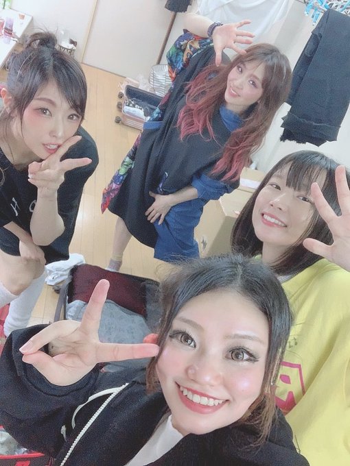 すわんちゃん出番で一緒に写真撮れなかったけど みんなでご飯行ったり 楽屋も楽しかったなぁ  素敵なメンバーとご一緒出来て、毎日あっという間だった  京香ねぇさんとは2人でもご飯行ったり ねぇさんの新作の音源のお手伝いしたり 楽しかったぁ。