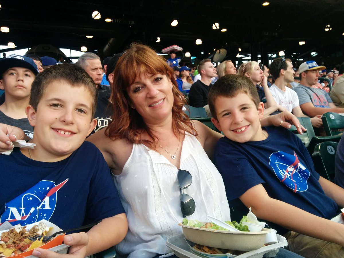 aVoice4ALS's tweet photo. Kristin deserved so much better.
Her boys deserved to grow up with their Mom.
Kristin had been fighting #ALS for 6 yrs.
Six years without HOPE!
Our government failed all of them.

Here they are in happier & healthier times.
Please pray for Ali & the boys.

#ALS #EndALS #ALSsucks 
#ALSobit