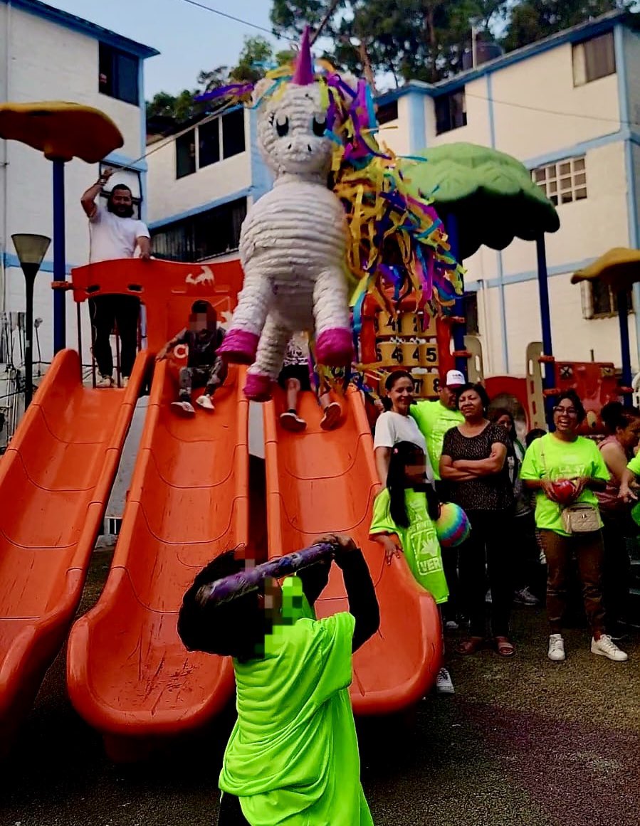 FarukMTake's tweet image. Este #martes acompañé a l@s vecinos de #CTMX en #Coyoacán a festejar el #díadelniño con la tradicional piñata 

#SigamosHaciendoHistoria 
#PlanC