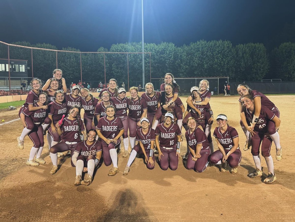 🚨 BACK-TO-BACK UNDEFEATED 5A CENTRAL CONFERENCE CHAMPIONS 🚨 Your Beebe Lady Badgers finish conference play 14-0, with two tough wins 5-3 game 1 and 4-2 game 2! Let’s go Badgers 🦡 #bprd #beebeSB🥎 #shovel #team25