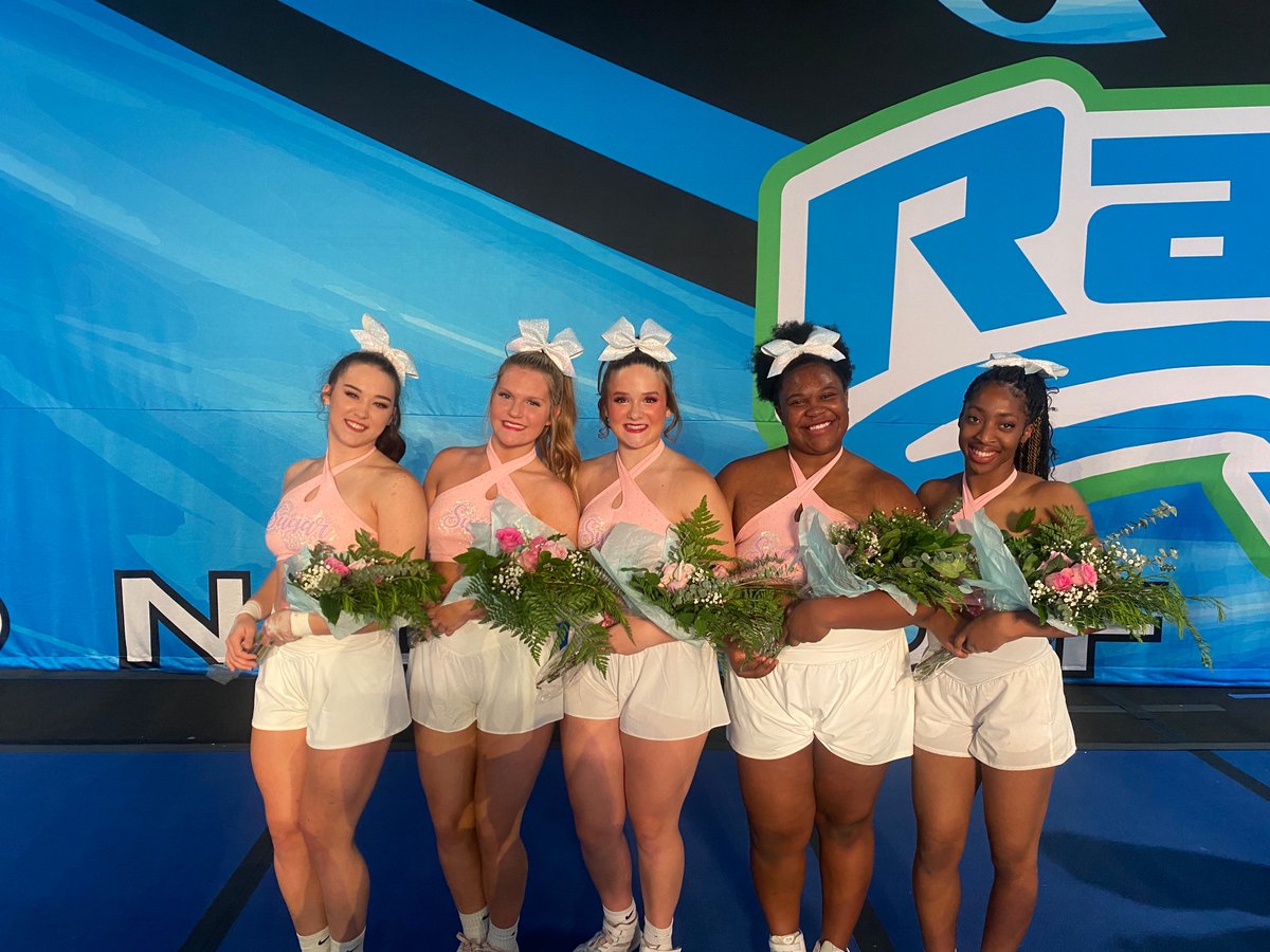 One last routine in the gym with  the sweetest seniors ✅ Can’t wait to see everyone in Orlando! 🍭💗