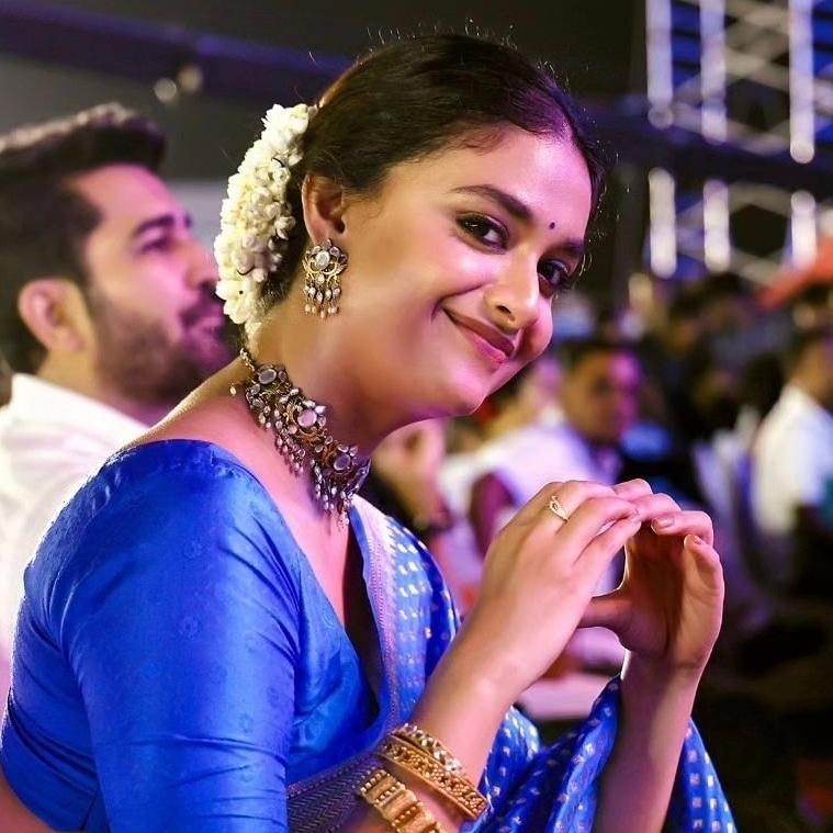 Hii @KeerthyOfficial Thalaivi!!🥺🥰 Today is my birthday Need your Blessings..:)❤ I'm Waiting Hope u will Surprise me.!😊 @KeerthyOfficial #KeerthySuresh Your Fan : - @VKSThalapathy