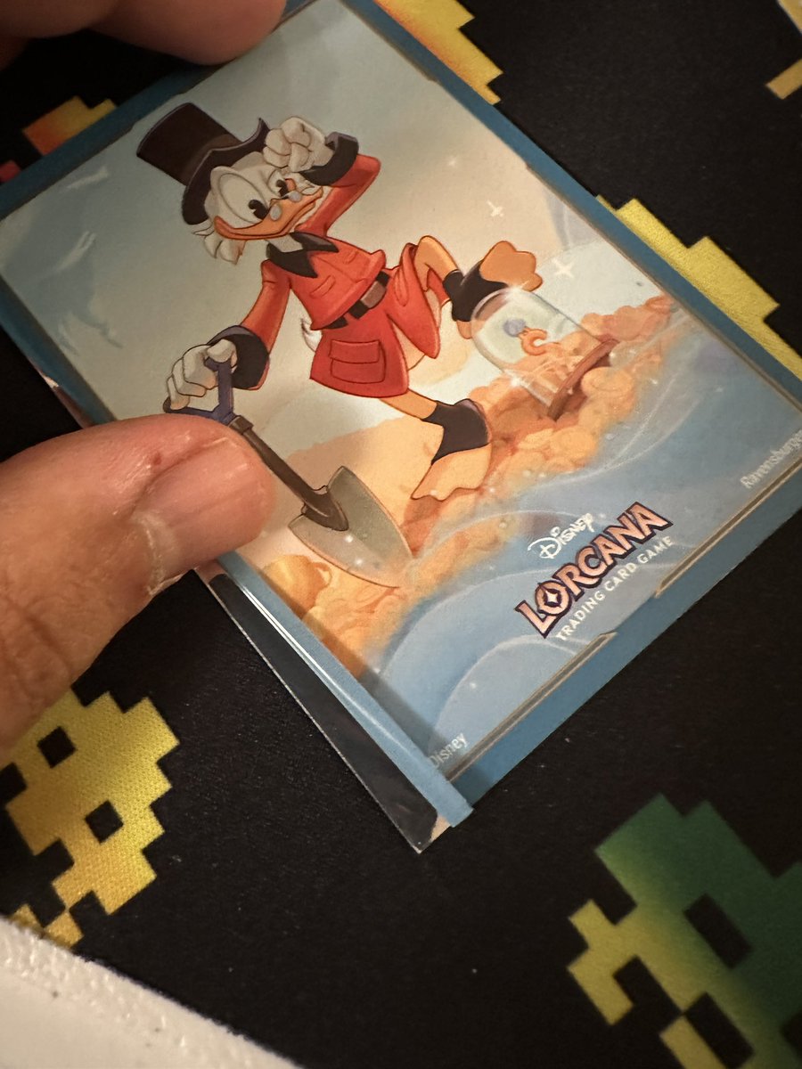 Guys I love @DisneyLorcana but this is literally after a SINGLE SHUFFLE!!! Is there someone I can report to! This is just unfair. @RavensburgerNA