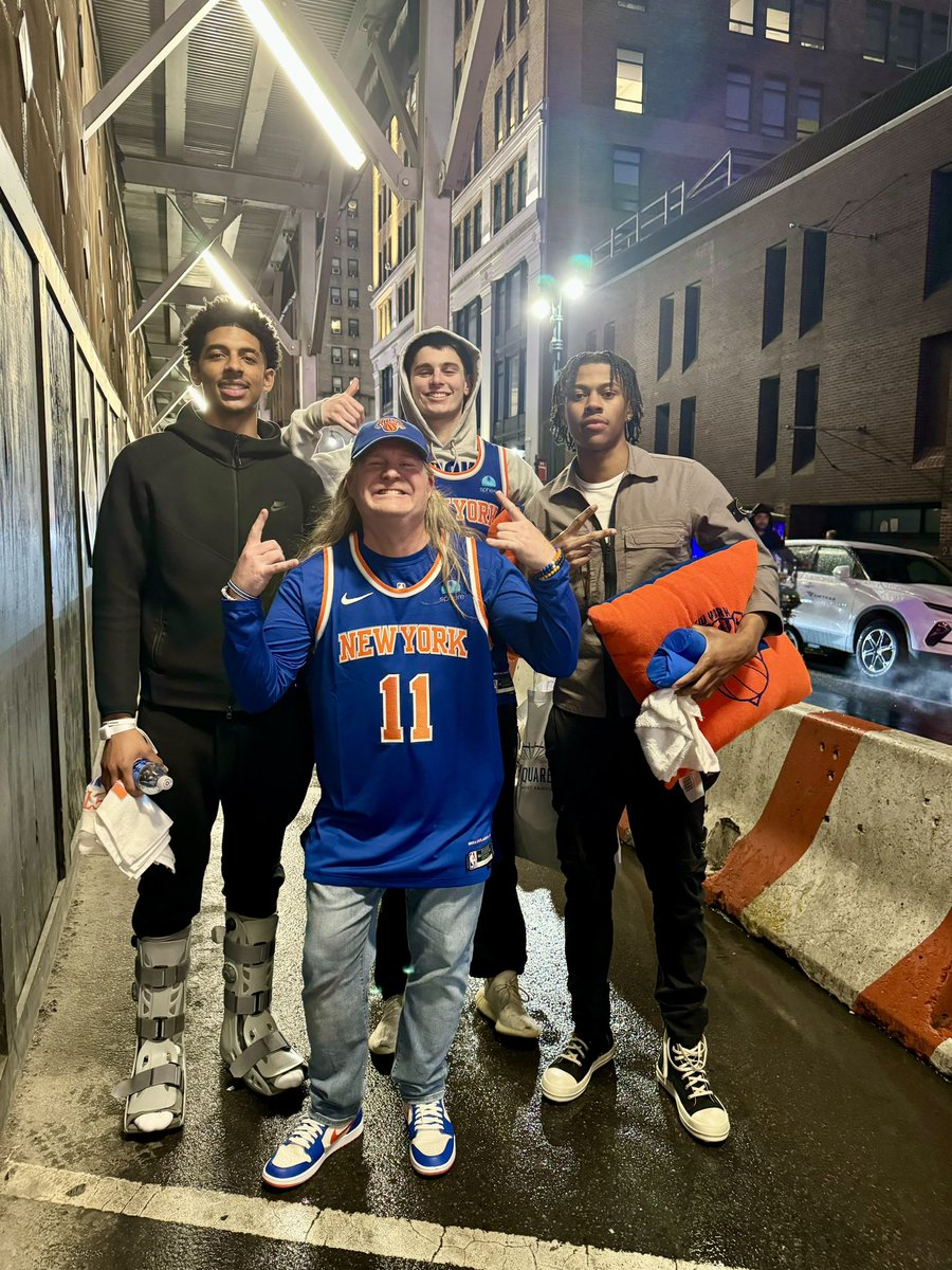 I was in a basketball haze after that devastating #NewYorkForever loss and than I saw @RJLuis21 @SimeonWilcher and Brady Dunlap outside @TheGarden and life’s a bit better #SJUBB THANK YOU!!!