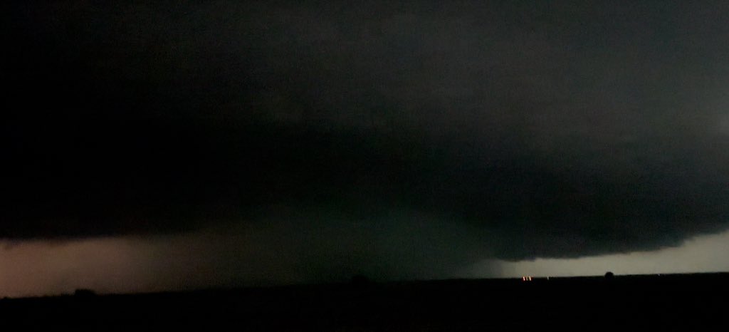 WEDGE TORNADO NEAR HOLLISTER, OK #okwx