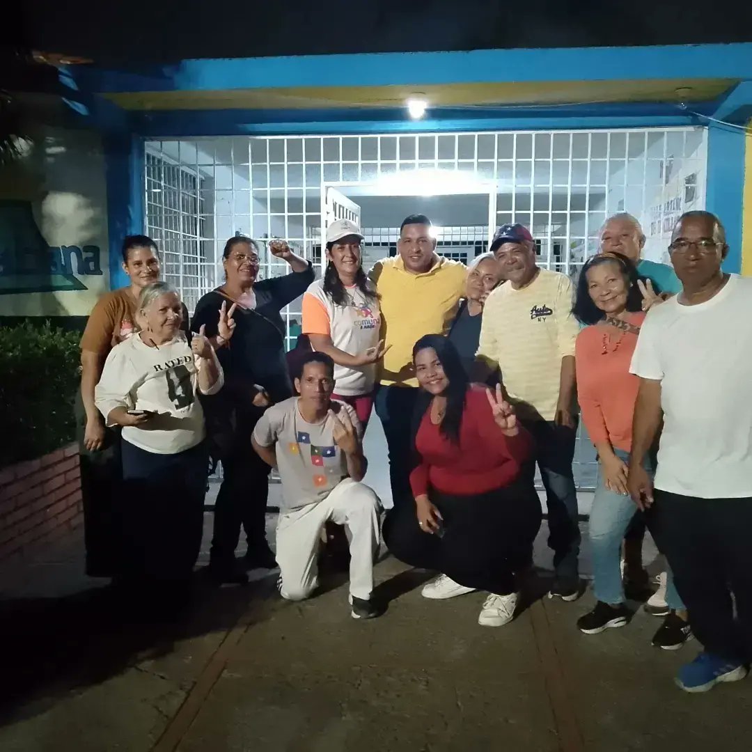 ¡Poder Comunal se fortalece! Avanzan en la organización y ejecución de proyectos en la comuna Gran Macizo Guayanes de la Parroquia Unare!

Fortalecer al poder comunal es parte esencial del proceso bolivariano y en esta oportunidad para fortalecer la organización y la ejecución!