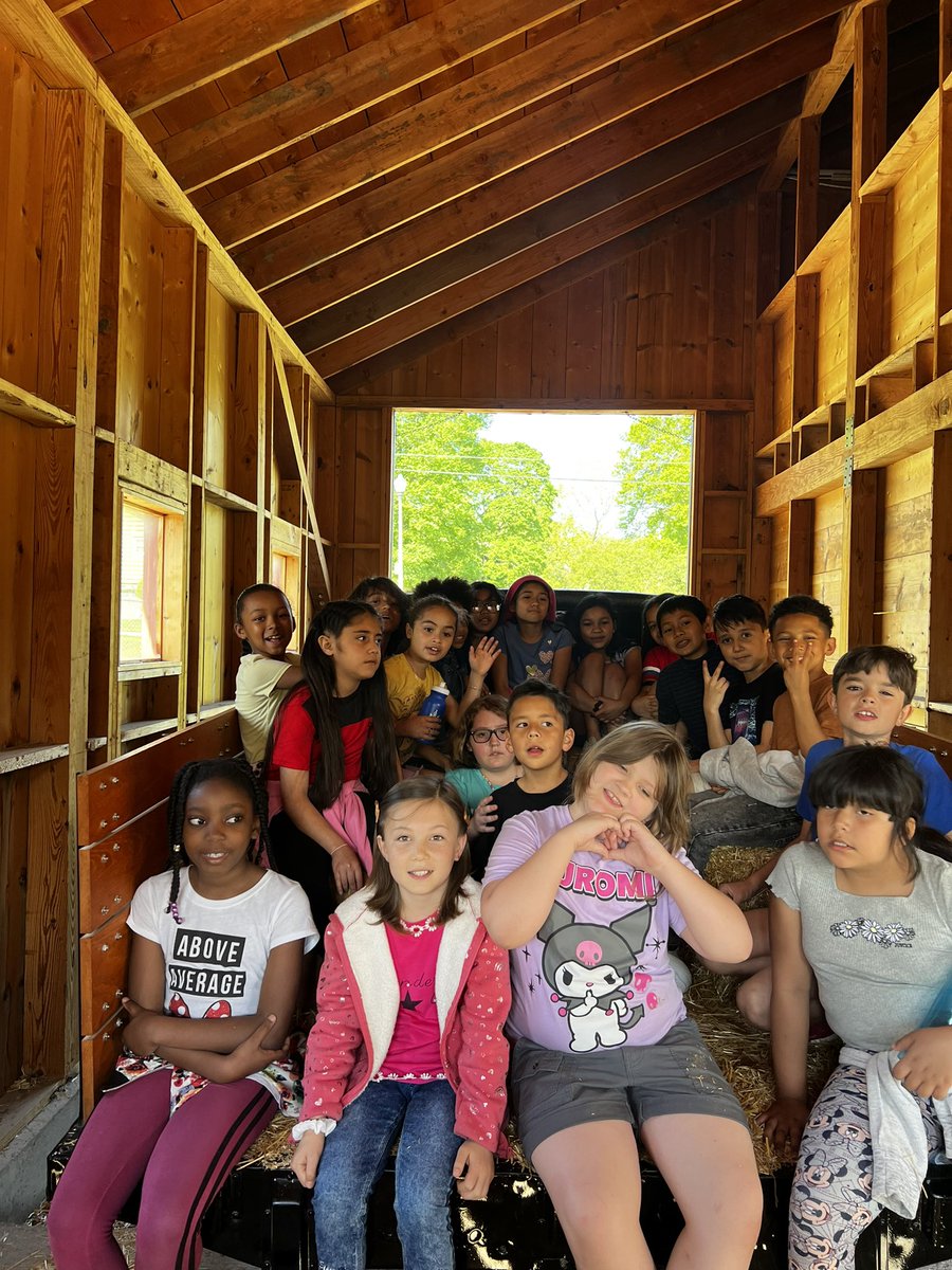 MrsBlackSMSD's tweet photo. 3rd graders from @shawanoe went to Old Shawnee Town today and learned about life on a farm in the 1920s.  They had fun but learned farm life wasn’t for them. @missmancilla_ #forourherd https://t.co/Tsas0uxqnf