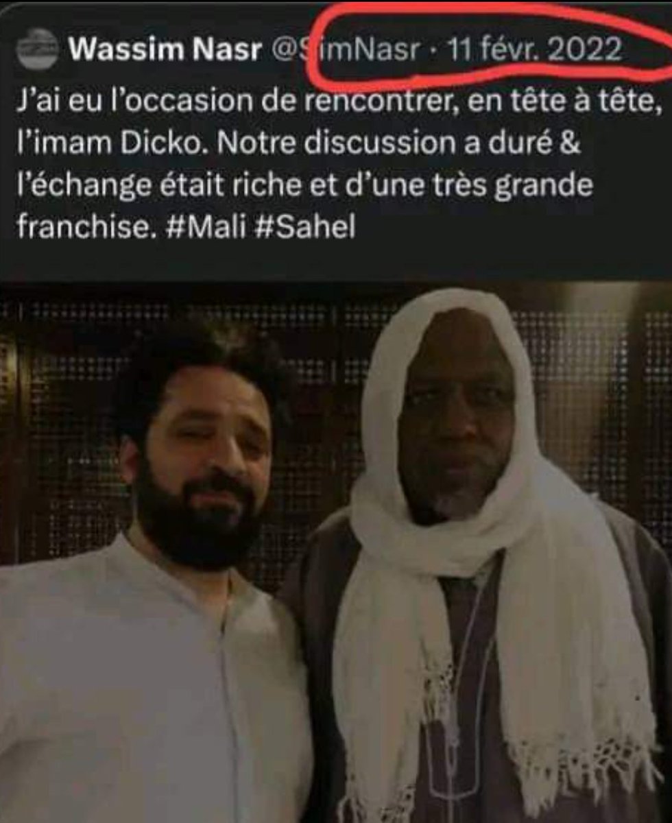 🔴Voici, @SimNasr ancien prisonnier d'Osny-Pontoise, dans la région Parisienne, devenu Journaliste 2011 sur @FRANCE24 et @BFMTV est en photo avec l'Imâm #Mahmoud_Dicko (Février 2022).

@ASSADEK, @Monsieur_Vaho, dites à votre ami qui a endeuillé 8 pays de la CEDEAO, que j'arrive..