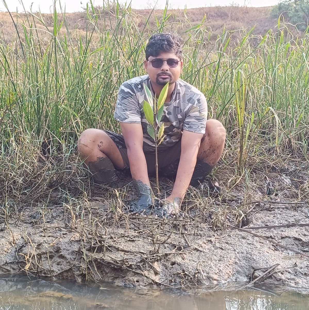 Mangroves play a vital role in our planet's health and well-being! They do so much good for our planet, like capturing #carbon, preventing erosion, and shielding us from storms. They also help support the #livelihoods of communities who rely on fishing and other forest products.