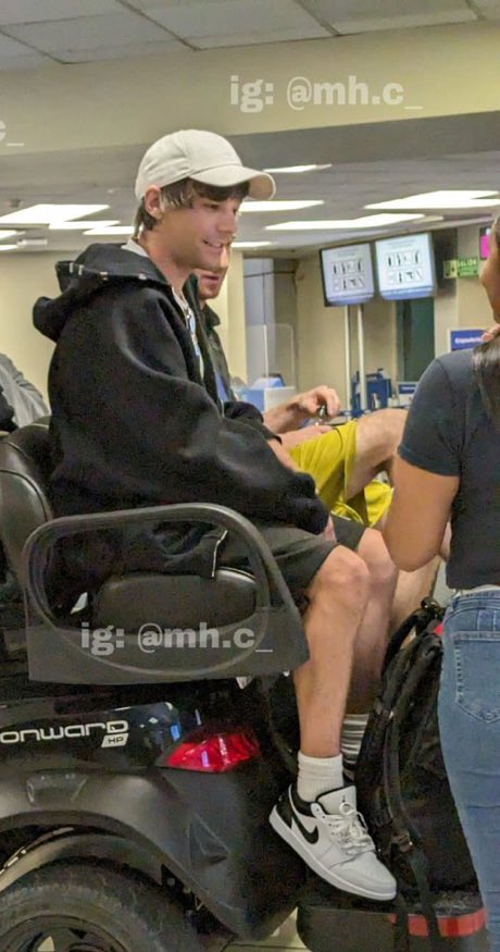 Louis at the Panama airport!

📸: mh.c