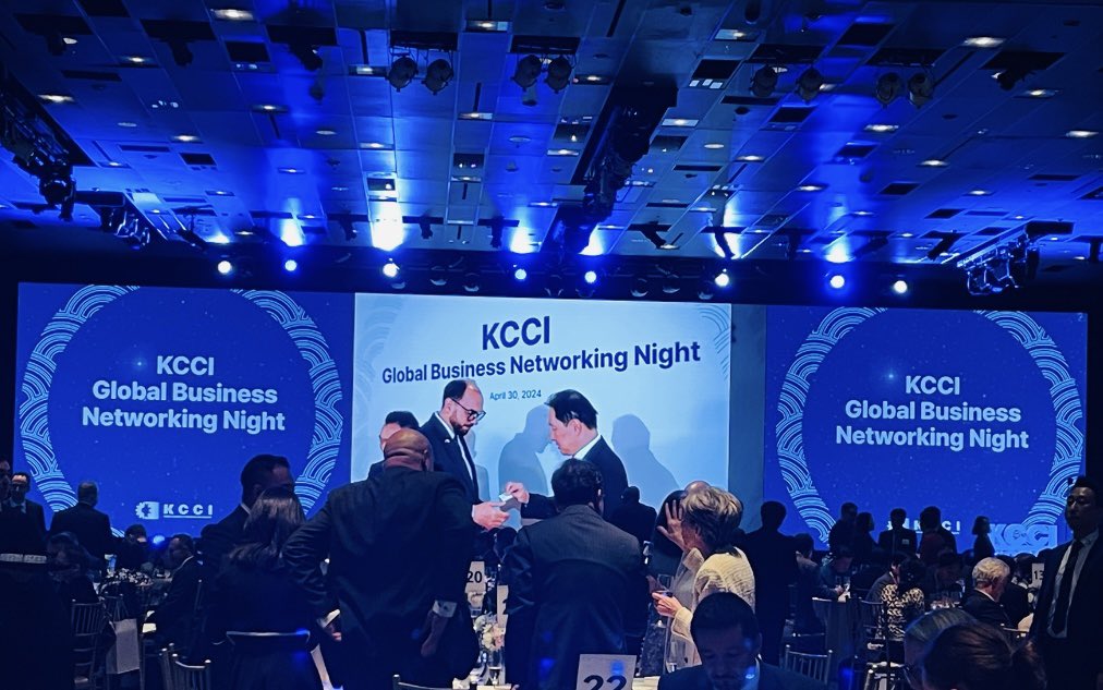 Business is #Business. 
On 30/04 attended 140th anniversary of the Korea #Chamber of Commerce and Industry (#KCCI) event.
Excellent opportunity to meet business leaders in #Korea🇰🇷 with🇰🇷@PrimeMinisterKR Han Duck-soo and SK Group & KCCI Chairman Chey Tae-won.
#LatviaInKorea🇱🇻🤝🇰🇷