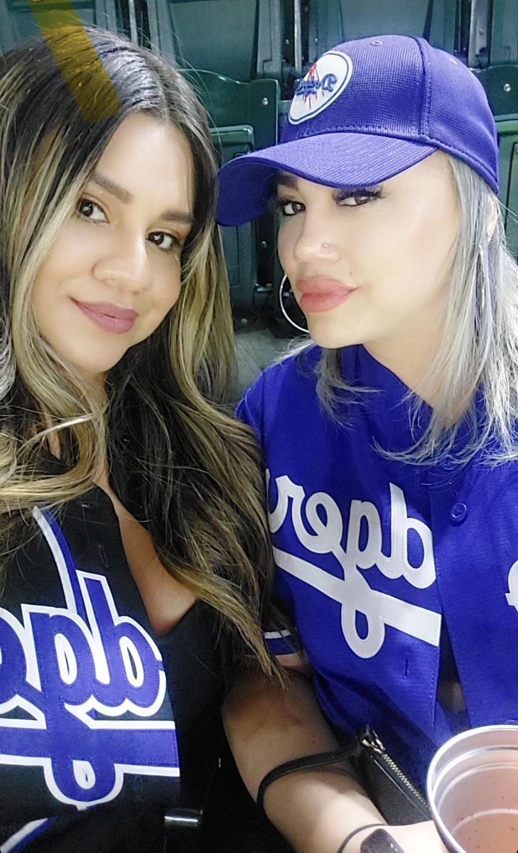 Ms_bossy79's tweet photo. Another Great Game with great people 💙 #DodgersWin #amigos https://t.co/ctwc49uIiZ