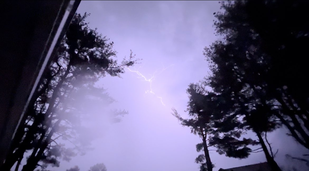 Great lightning show tonight In Rocky Hill! @RyanBretonWX @ryanhanrahan @Eweather13