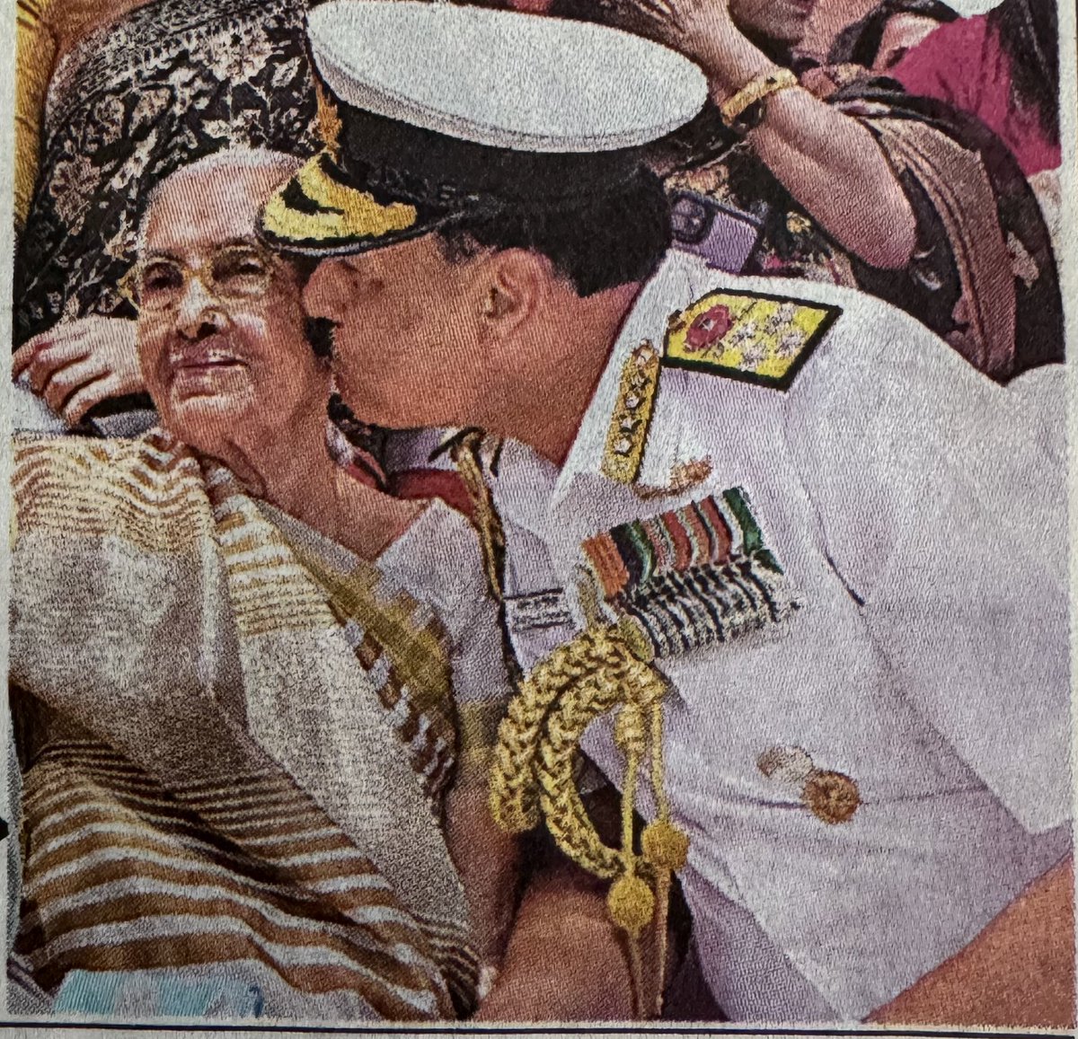 Admiral Dinesh Tripathi, PVSM, AVSM, NM, assumed command of the #IndianNavy as the 26th Chief of the Naval Staff.
He was presented a ceremonial Guard of Honour at the South Block, #NewDelhi.
Congratulations sir👍
#IndianNavy
