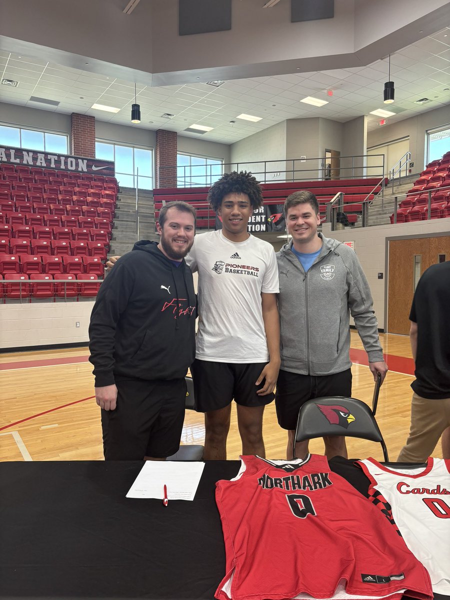Ssiler3's tweet photo. Congratulations @Mason_Simpson11 and @JaxonBerry05 !!! 

Very proud of both of you guys and can’t wait to see you play for Coach @CoachJRHunter ! https://t.co/NVTHYjXk75