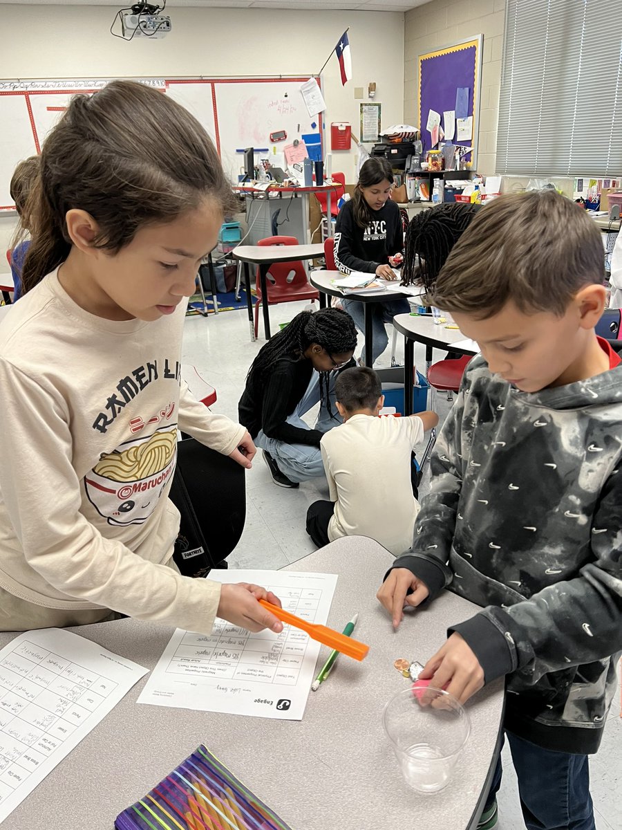 Great learning moments when you’re a Tom Lea Brave Bull ♥️🙌🏼 magnets and lab exploration in 4th grade with Ms. Garrett! #ItStartsWithUs #BraveBullsSpirit