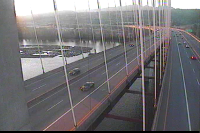 ⚠️ #BCHwy1 #PortMannBridge stalled vehicle eastbound before midspan in the left lane. Crew is en route.
#SurreyBC  #Coquitlam