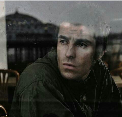 Reflecting.
#LiamGallagher