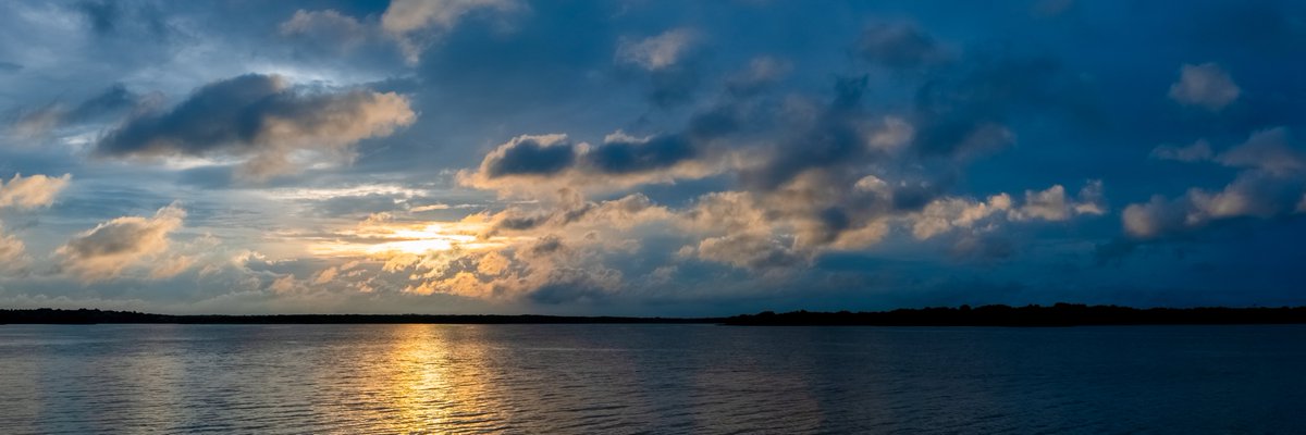 Tonight's Sunset (F4908p) 'Sunset in the Key of Blue' is from June 2021.  Enjoy the view! 😎🥓🥓🥓🥓#sunset #sunsetphotography #texas #lakelewisville #lewisvillelake #highlandvillagetx #lake #lakelife #clouds #cloudporn #chuc #blue #MyHighlandVillage #hickorycreektx #hickorycreek