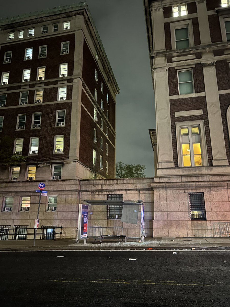 Car_Bissonnette's tweet photo. NYPD completely destroyed this bus stop while attempting to park their “siege tower” vehicle used to enter Hamilton hall here at @Columbia 

#Columbia_University #ColumbiaUniversity #Columbia #gaza #GazaSolidarityEncampment https://t.co/WNT7rdPx4y