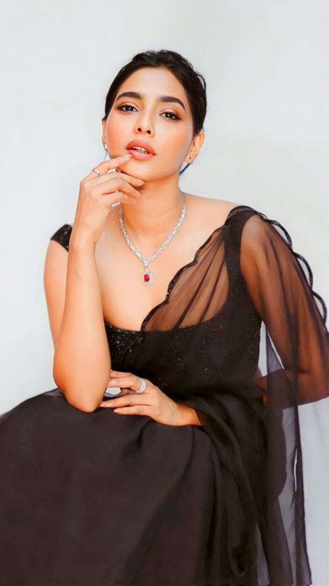 #AishwaryaLekshmi