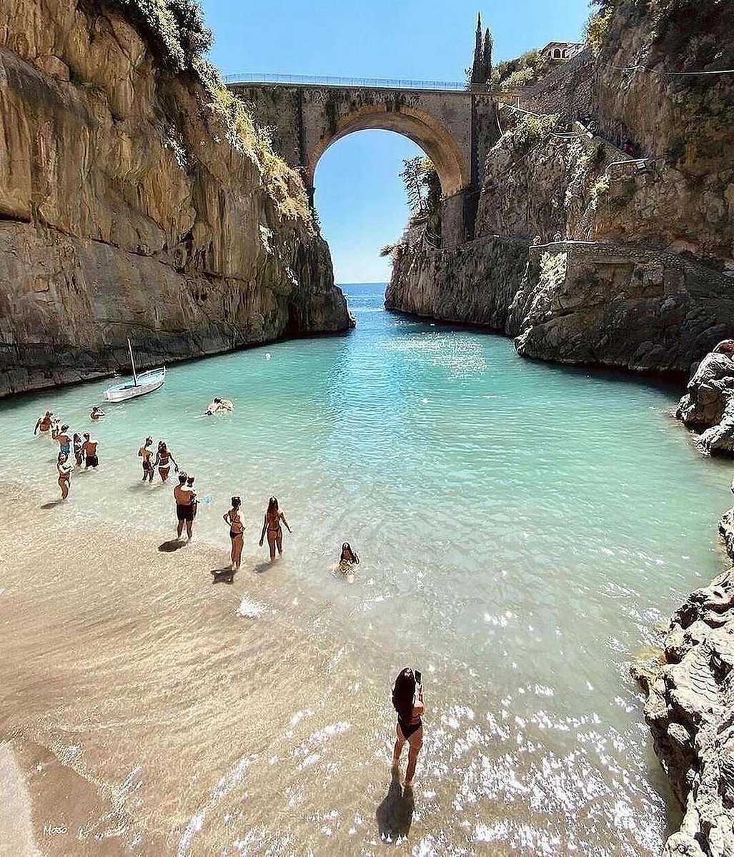 Furore, Italy 🇮🇹

Fiordo di Furore, a hidden gem nestled along the Amalfi Coast in Italy, is a breathtaking natural wonder. At the heart of it lies a stunning arch that spans the width of the fjord, and its emerald waters.

Show me a picture of a more beautiful beach