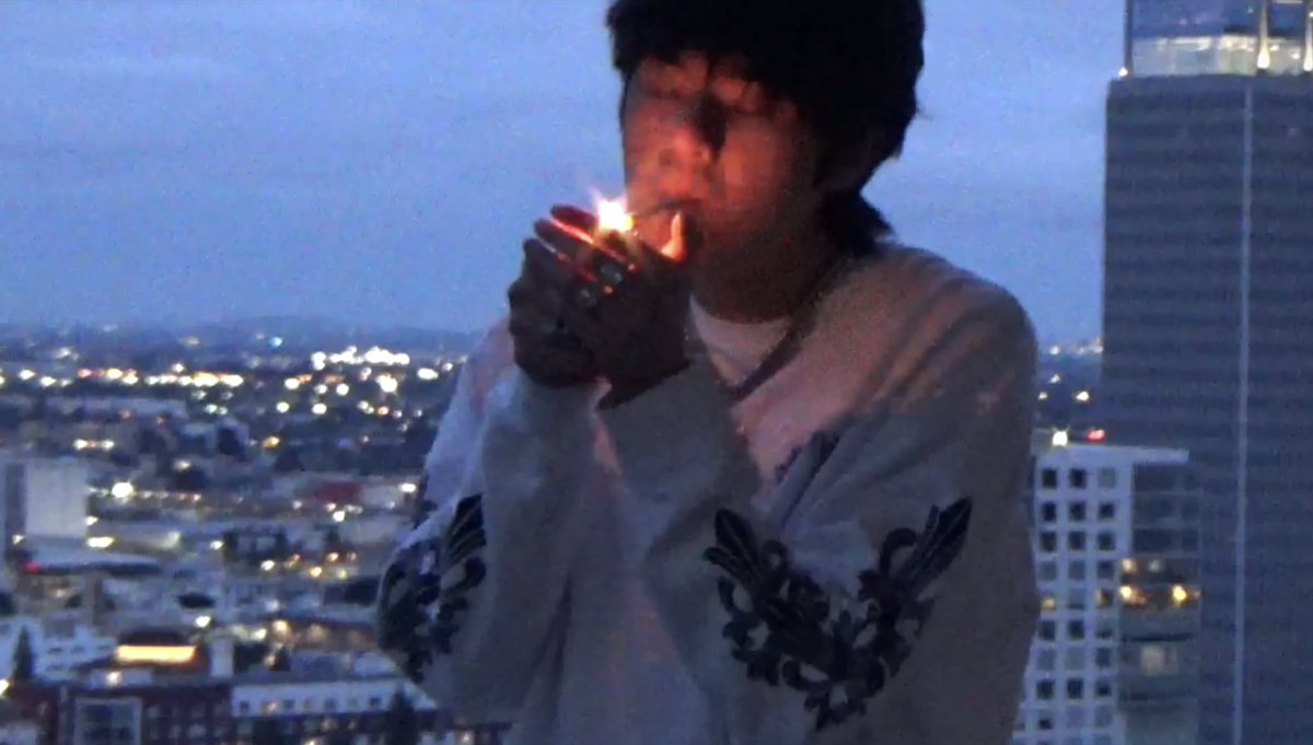 split out nowww should i drop more ???? 👾☂️