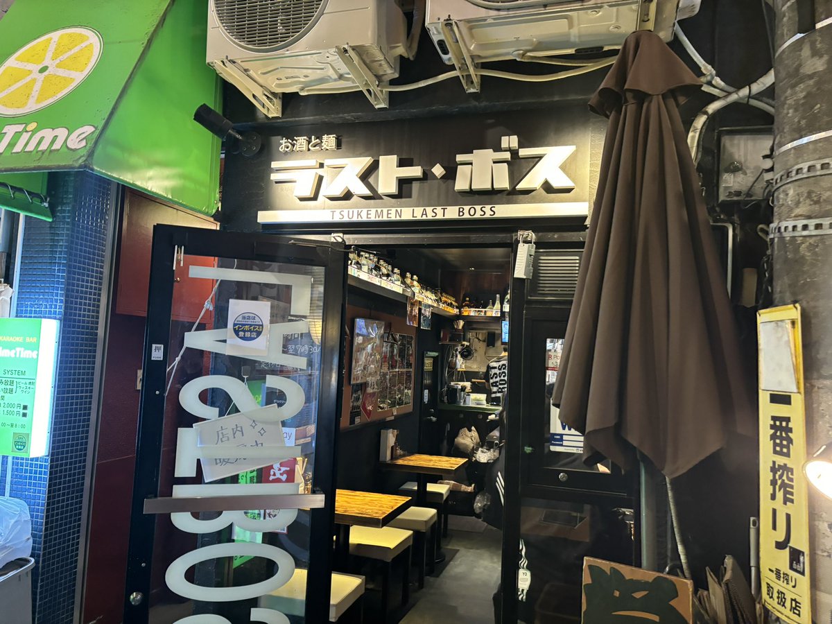 🍜96

中野 ラストボス 中野店

BOSSつけ麺辛口
麒麟一番搾り中瓶

ラーメン屋2軒と中野の山梨イベントでワイン飲んで飲み屋3軒からのこちらに〆にて☺️
居酒屋利用の人多めです。
麺は加水率高めな中太麺でしっかり美味しい😀
つけ汁は豚骨魚介ベースに辛みが足されてうま！
肉は低温調理でまぁ普通😌