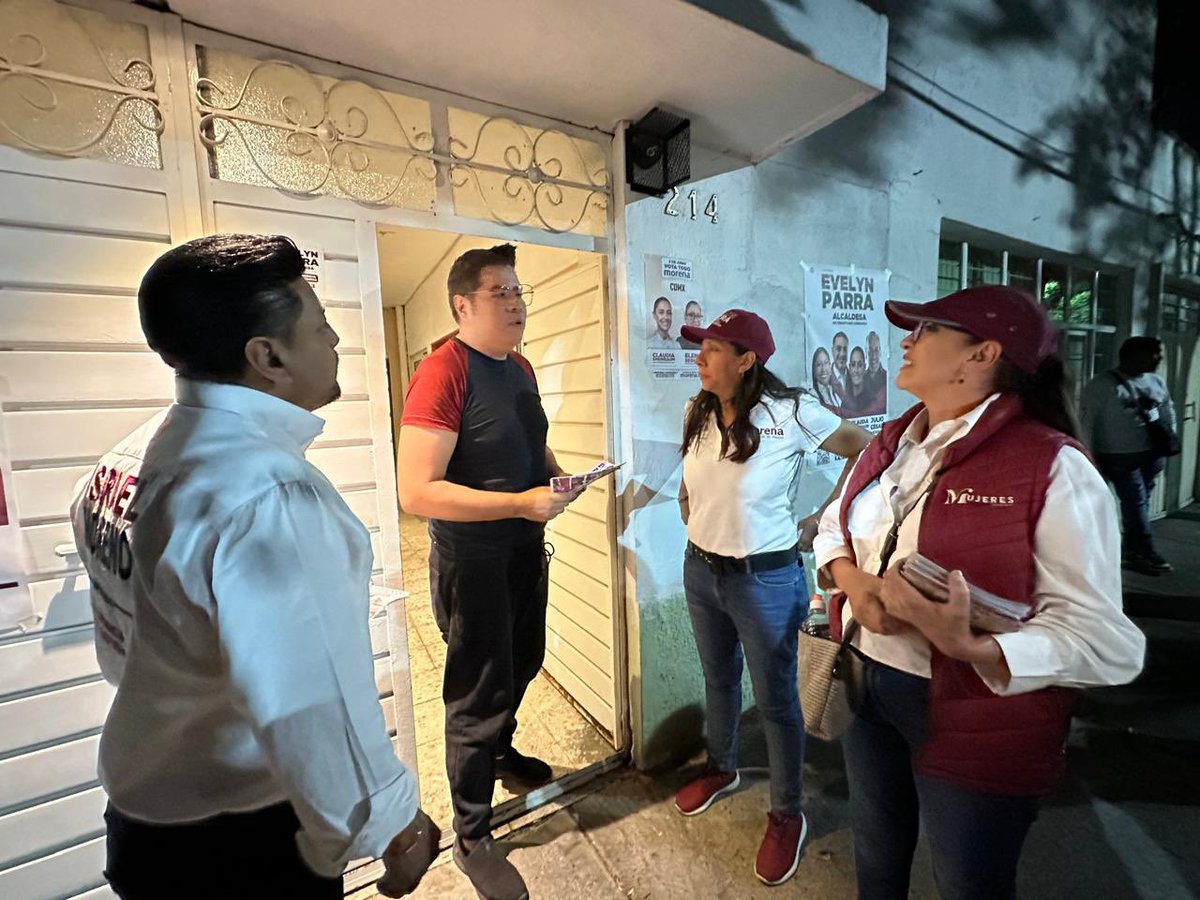 Acompañada por el equipo ganador, @ElenaSegura_ e @IsraelMorenoVC, la transformación sale a las calles con más fuerza que nunca. Venimos con los vecin@s de la col. Moctezuma Segunda Sección, para agradecerles, por el apoyo que nos han brindado.💪❤️