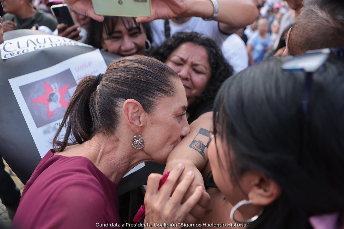 Hoy en Tláhuac me encontré a Yadira, quien me compartió que desde el año 2000, cuando fui secretaria de Medio Ambiente en la Ciudad de México, ella y su hermana pensaban que yo sería la primera mujer presidenta. Muchas gracias por tu cariño y confianza, no llego yo, llegamos