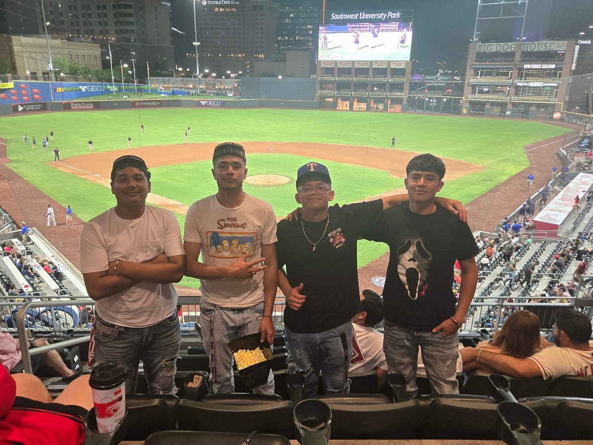 Lobos takin in <a href="/epchihuahuas/">El Paso Chihuahuas</a> baseball before Bi-District tomorrow #LobosWillBeHeard