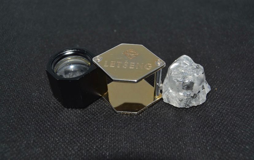 LESOTHO: ANOTHER BIG DIAMOND DISCOVERED!
After some rare pink diamonds were discovered last year, a 118,74 carat diamond was discovered at Letsheng Mine 2 days ago. This is the 5th over 100 carat diamond discovered in Lesotho since the beginning of this year.