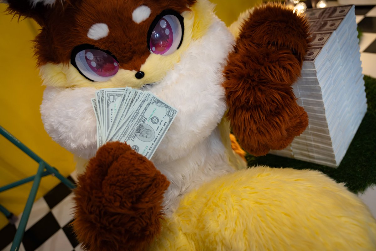 むふふふ💰

 #FursuitEveryday