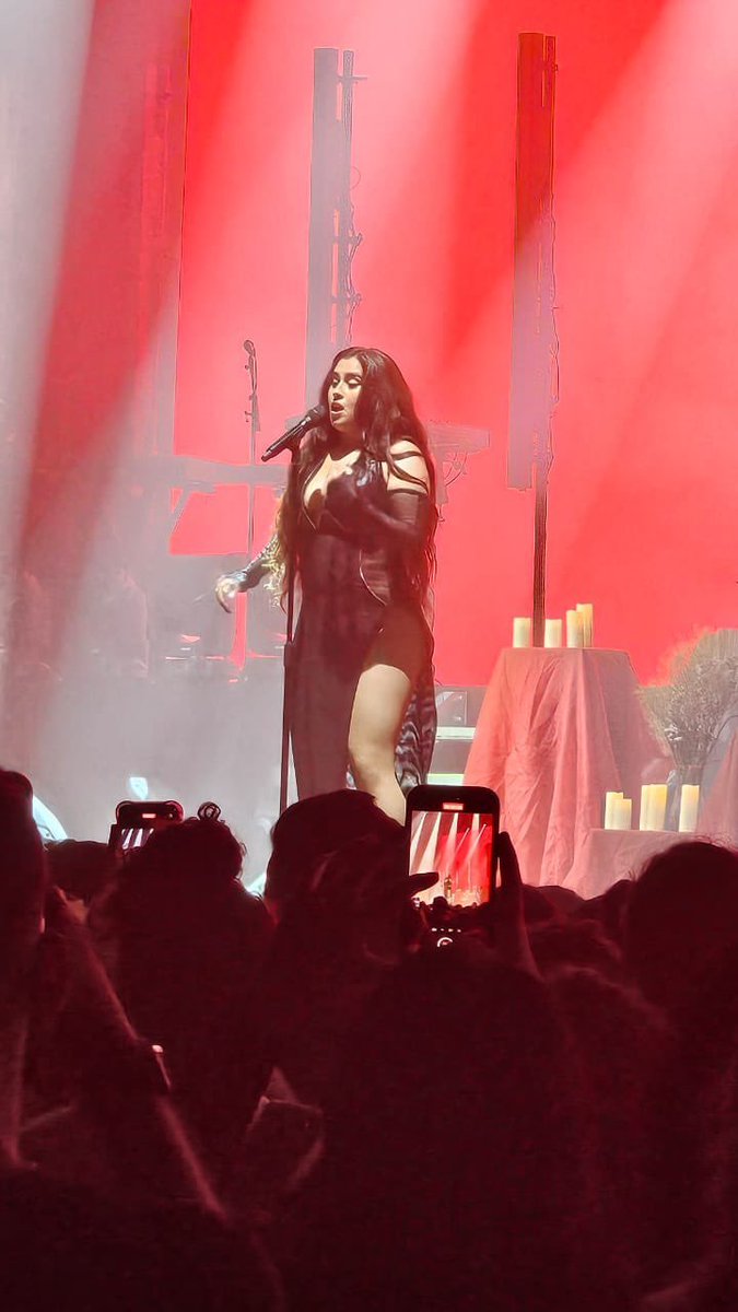 Lauren Jauregui no show em São Paulo.  
 JAUREGUI NO BRASIL    
#LaurenNoBrasil #Lauren #LAUREN #LaurenJauregui #lauren #laurenjauregui 

#QuartaDetremuraSDV