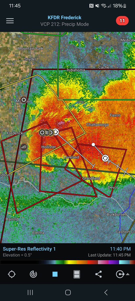 What's unfolding in southwest Oklahoma is nothing more that a severe weather showing it's true power on full display at night. Luckily we have the technology to be able to see a small glimpse of what is really happening. #severeweather #tornado #tornadowarning #Oklahoma