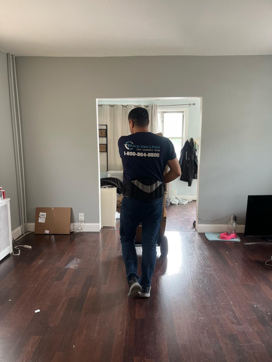 sharpvanlines's tweet image. #movingestimates 
 #movingcompanies 
 #movingday 
 #officemove 
 #storage 
 #storagesolutions 
 #movingandstorage 
 #whitegloveservice 
 #whiteglovemovers 
 #packing 
 #packingservice 
 #commercialmovers  
 #housemove 

 #SharpVanLines 📦