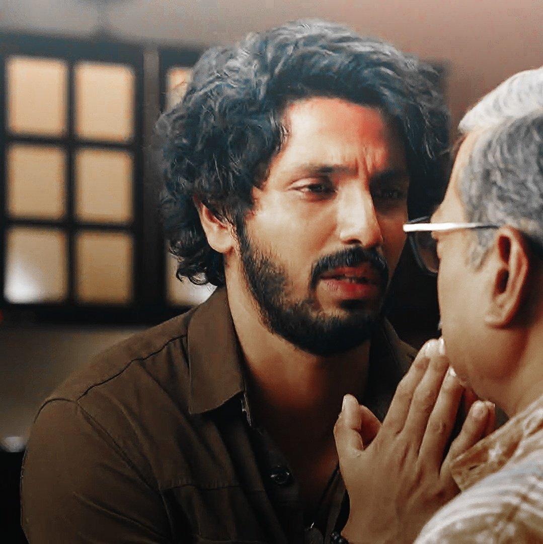 KD has shown so many emotions in a 5 min scene! From his usual comedic bewda to the shock that his Baba is not accepting his usual nature to the emotional vulnerable side that the only person who understood him doesn't get his problem! #KanwarDhillon #UdneKiAasha